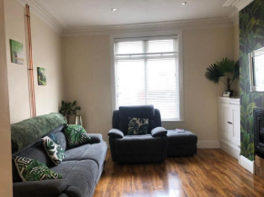 Tranquil Town Centre Home Darlington Escape - 3 Bedroom Pet Friendly